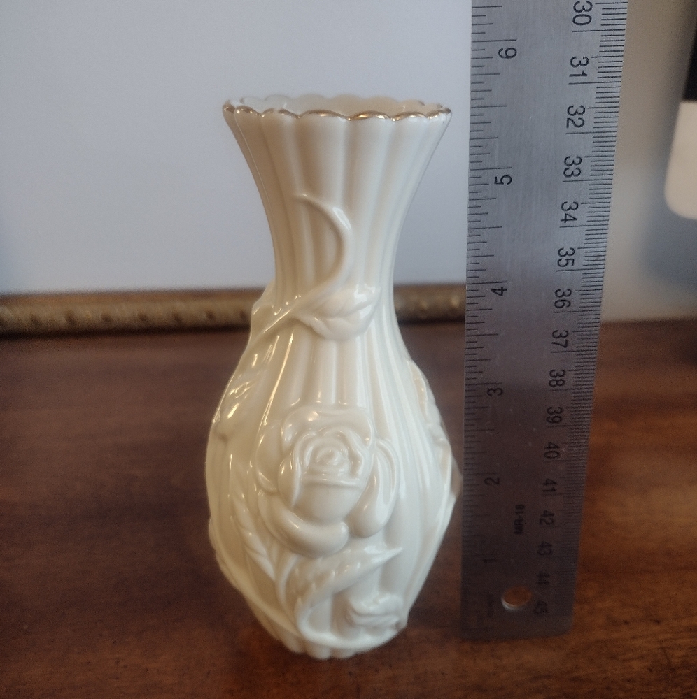 Lenox Vintage "The Sentimental Rose" Vase - Picture 5 of 6